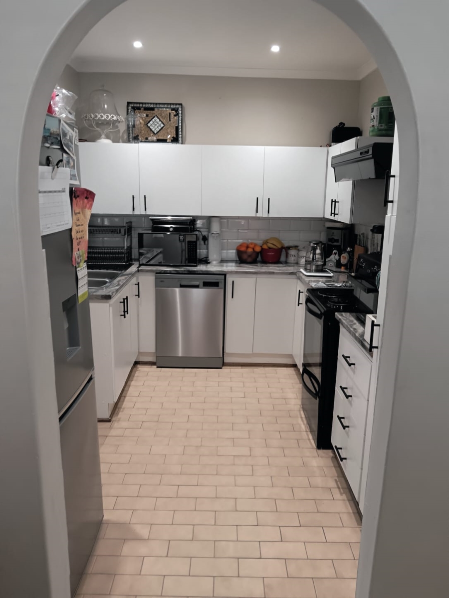 To Let 3 Bedroom Property for Rent in Bothasig Western Cape